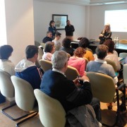 La presidenta del Consell Comarcal de la Ribera d'Ebre dóna la benvinguda als comerciants